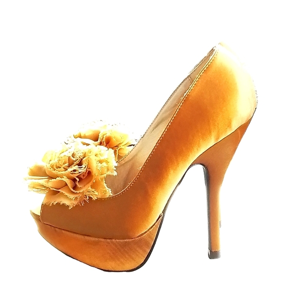 QUPID WOMENS 6.5 ORANGE OPEN TOE POMPOM HEEL PLATFORMS - Picture 3 of 8
